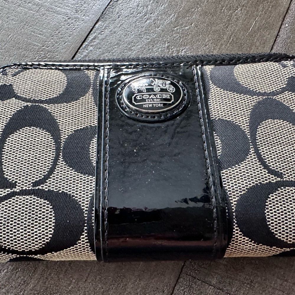 Coach Zip Wallet. Good condition